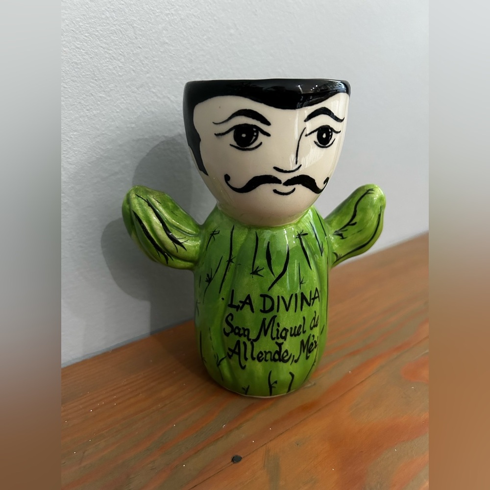 ‘La Divina’ ceramic vase